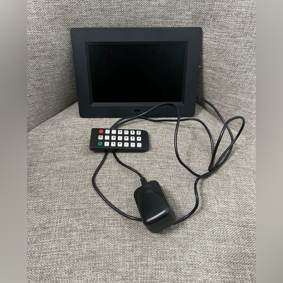 7 inch digital photo frame - Picture 3 of 5